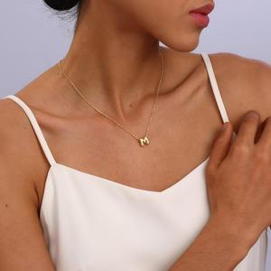 Collana con Ciondolo Alfabeto A-Z Placcato Oro 18k, Gioiello con Iniziale a Forma di Palloncino per Donne - Product Image 6