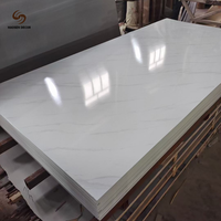 Plaque de marbre en PVC UV à structure stable pour les zones à températures fluctuantes