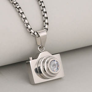 สร้อยคอเหล็กกล้าไร้สนิมกันน้ำ ป้องกันอาการแพ้ ดีไซน์ยาว ประดับเพชร พร้อมกล้องซ่อน สำหรับผู้หญิงและผู้ชาย - Product Image 3