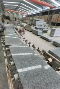 <span class=keywords><strong>Dalles</strong></span> <span class=keywords><strong>de</strong></span> granit gris naturel polies pour terrasse, vente en gros à prix réduit - Product Image 4