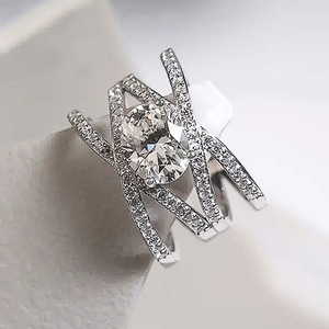 Anello Classico a Forma Rotonda con Design a Croce per Donne - Product Image 2