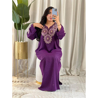 Lüks El Yapımı Etnik Desenli Kaftan Canlı Çiçek İşlemeli V Yaka Hafif Bol Kesim Premium Kumaş Tesettür