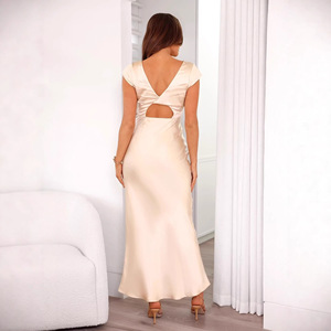 Robe longue élégante <span class=keywords><strong>en</strong></span> satin respirant, plissée aux hanches, style vintage, coupe ajustée, légère et luxueuse, pour le printemps - Product Image 3