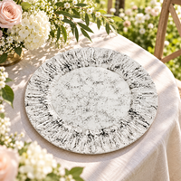 33 cm Klare Platzteller aus Kunststoff PS Luxuriöse Geprägte Blumenmuster-Textur mit Skulpturiertem Rand für Hochzeitsempfang Tischdekoration