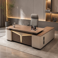 Bureau de direction de qualité commerciale en bois avec éclairage d'ambiance pour immeuble de bureaux administratifs modernes
