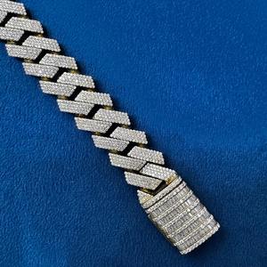 Pulsera Cubana Hip Hop Completamente Engastada con Diamantes Moissanite VVS de 18MM, Chapada en Oro sobre Plata de Ley 925, con Certificado GRA - Product Image 3