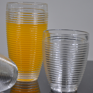 Copa de vino transparente con tallo acanalado, diseño clásico para comidas elegantes, vaso de vidrio transparente con rayas horizontales - Product Image 3