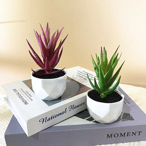 Plante artificielle en pot en plastique, mini bonsaï succulent en forme d'herbe d'aloe vera, plante verte décorative pour le salon, le meuble TV - Product Image 3