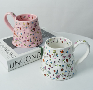 Encantadora taza de café grande con patrones de flores, tazas de cerámica con mango grande, taza de café con flores de ensueño, bonito regalo femenino - Product Image 1