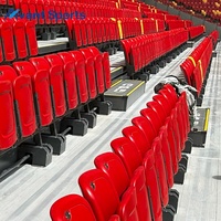 Gradins télescopiques motorisés Avant Sports avec sièges de stade pliables pour salle de sport et arène événementielle polyvalente