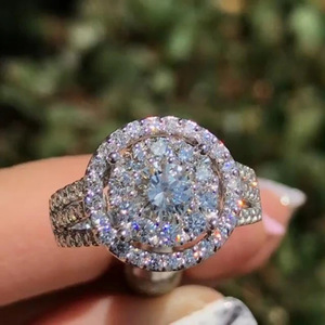 Anello di Diamanti F712 per Donna, Classico Anello di Fidanzamento con Diamante Naturale Taglio Brillante Rotondo, Colore G, Stile Halo con Diamanti Bianchi - Product Image 1