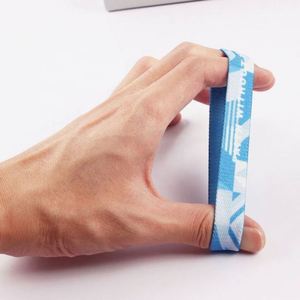 Bracelet de sport en silicone personnalisé avec logo imprimé, cadeau promotionnel, souple, durable, imperméable, coloré - Product Image 2