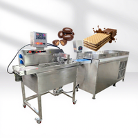Machine de glaçage automatique compacte de table pour biscuits, dattes et chocolat, avec tunnel de refroidissement alimentaire