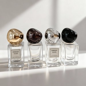 Bottiglie di Profumo in Vetro Classiche <span class=keywords><strong>e</strong></span> Semplici, 30ml <span class=keywords><strong>e</strong></span> 50ml, Forma Quadrata con Tappo a Berretto, Stile Lussuoso con Fondo Spesso, Disponibili - Product Image 4