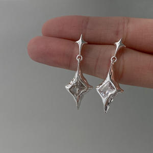 Boucles d'oreilles en alliage de cuivre, forme d'étoile, zircon carré de haute qualité, plaqué rhodium vintage, pour femmes, automne-hiver - Product Image 3