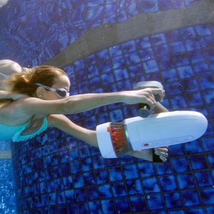 Scooter Submarino Sublue Tini con Soporte para Cámara, Desmontable, para SUP/Paddle, 2 Velocidades, 45 Minutos, Buceo/Snorkel, Eléctrico, Submarino - Product Image 3