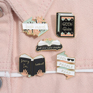 دبابيس المينا للتخرج كتاب أحب القراءة مخصص طية صدر أصدقاء الملابس على ظهره شارات إكسسوارات الكرتون - Product Image 1