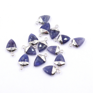 Iolite 17 a 19 MM con forma de escudo de fianza colgante plateado - Product Image 1