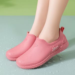 <span class=keywords><strong>Stivali</strong></span> <span class=keywords><strong>da</strong></span> <span class=keywords><strong>pioggia</strong></span> per adulti di moda con tubo corto antiscivolo impermeabile con fondo morbido scarpe in gomma <span class=keywords><strong>da</strong></span> lavoro <span class=keywords><strong>da</strong></span> cucina resistenti all'usura - Product Image 2