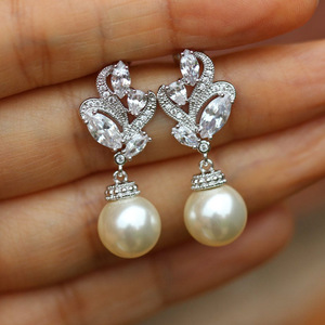 Orecchini Pendenti Eleganti con Perle e Motivi Floreali per Donne, Stile Coreano Chic, Accessorio Moda da Sposa - Product Image 2