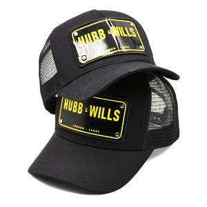Gorra Trucker de 5 Paneles con Logotipo Personalizado, Algodón Negro con Malla y Placa Metálica, Unisex para Viajes - Product Image 1