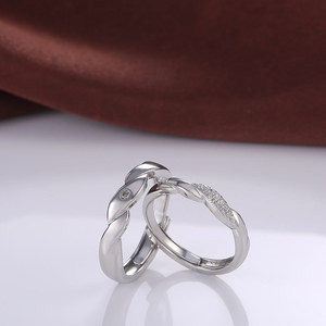 Anello Aperto Minimalista a Onda Unisex con Design Intrecciato, Gioiello di Moda per Uso Quotidiano - Product Image 2