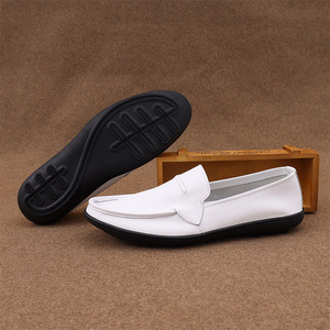 Mocassins en cuir blanc pour hommes, bout rond, à enfiler, chaussures d'été légères, décontractées, pour le bureau, semelle extérieure en caoutchouc, doublure en cuir véritable - Product Image 1