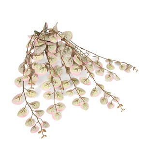 Guirlande artificielle de cœurs suspendus avec feuilles de cœurs variées pour décoration murale bohème - Product Image 6