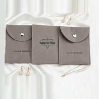 Petit sac d'emballage pour bijoux en velours gris avec fermeture à pression, pochette en daim personnalisable avec logo pour colliers, boucles d'oreilles et rangement anti-poussière