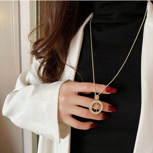 Collar largo de invierno con ocho estrellas Mang para mujer, cadena de suéter ligera de lujo, diseño menor, sentido para accesorios de otoño e invierno - Product Image 4