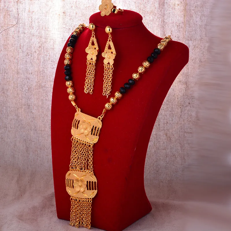 مجموعة مجوهرات أفريقية بتصميم جديد للسيدات النيجيريات أقراط أساور أقراط ذهبية أطقم هدايا مجوهرات للنساء