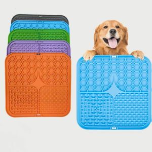 Wandmontierte Lebensmittelqualität Silikon Quadratische BPA-freie Slow Feeder Leckmatte mit Saugnapf für Hunde und Katzen Tragbare Haustierfütterungsmatte - Product Image 1