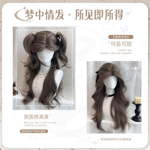 วิกผมยาวหยิกสีน้ำตาลเบจมิ้นท์ พร้อมหน้าม้าปัดข้าง ลอนคลื่นธรรมชาติ เส้นผมดูเป็นธรรมชาติ ทนความร้อนสูง ทำจากเส้นใยคาเนคาลอน - Product Image 3