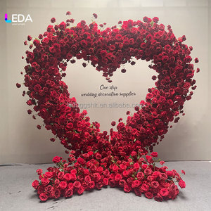 Arche de fleurs artificielles en forme de cœur LEDA Rose Rouge, décoration de mariage faite à la main en soie, toile de fond romantique et rêveuse - Product Image 6