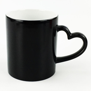 Amazn Top Seller 11oz Black Magic Hot Sensitive Color Changing <span class=keywords><strong>Taza</strong></span> <span class=keywords><strong>de</strong></span> café <span class=keywords><strong>de</strong></span> cerámica para sublimación con mango <span class=keywords><strong>de</strong></span> corazón - Product Image 2