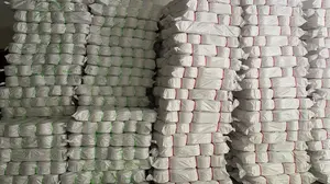 Harga pabrik kain polos katun 100% untuk dicelup dan dicetak kain abu-abu tempat tidur putih krem yang tidak dikelantang kualitas tinggi