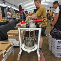 XH BC-9 9L Commerciële SS304 RVS spiraalvormige multifunctionele fruit- en groentepers met kruisbalk, eenvoudig te bedienen