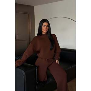 Conjunto Deportivo Informal con Capucha Marrón, Talla Grande, 2 Piezas, Transpirable y Reflectante con Logotipo Estampado, para Invierno - Product Image 4