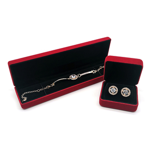 Caja de Joyería de Terciopelo Rojo con Logotipo Personalizado, Estilo Femenino, para Pulseras, Collares, Pendientes y Anillos, Modelo Everwin R-005 - Product Image 6