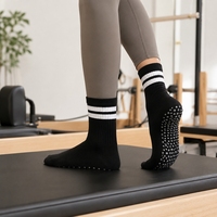 Chaussettes de yoga et de Pilates mi-mollet pour femmes, antidérapantes, respirantes, à séchage rapide, avec options de logo personnalisé, de motifs sur le corps et le bord de la chaussette