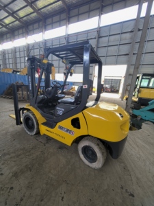 Montacargas diésel Komatsu FD30 de 3 toneladas, original de Japón, listo para trabajar, al mejor precio, de alta calidad, en oferta en CHINA. - Product Image 6