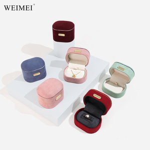 Estuche de Joyería de Gamuza Suave Premium WEIMEI, Diseño Curvo Único, Logotipo Grabado en Oro para Empaque de Anillos y Collares - Product Image 4