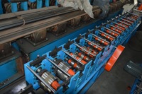 Machine de formage de rouleaux de volets roulants entièrement automatiques haute performance Machine de fabrication de portes à lattes en métal