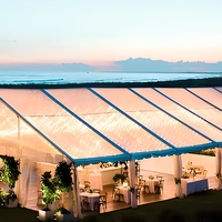 Tente de réception de mariage quatre saisons imperméable en PVC avec plafond en aluminium, trois chambres et salon, ignifuge
