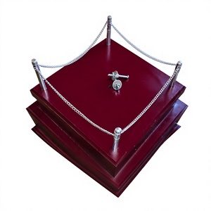 ฐานโชว์สินค้าสีแดงพร้อมรั้วโซ่สีเงินสำหรับนักสะสม - Product Image 6