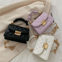 Sac à main carré matelassé en cuir PU avec chaîne métallique, sac bandoulière pour femme, sac à main quotidien pour les sorties, les fêtes et les rendez-vous, sac pour téléphone portable