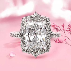 Anello di Fidanzamento con Diamante Taglio Radiant in Oro Bianco, Colore D Naturale, Gioielli da Donna - Product Image 1