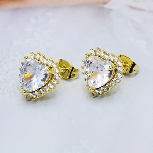 ของขวัญวันเกิด เครื่องประดับ ต่างหูเพชรทรงหัวใจชุบทอง 18k - Product Image 2