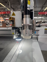 Machine de découpe à couteau oscillant CNC Rongchi 1625 avec deux têtes de coupe 1500x2600mm Haute efficacité pour matériaux multicouches
