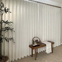 Rideaux occultants sur mesure en mélange polyester/lin respirant et écologique avec construction durable pour villa